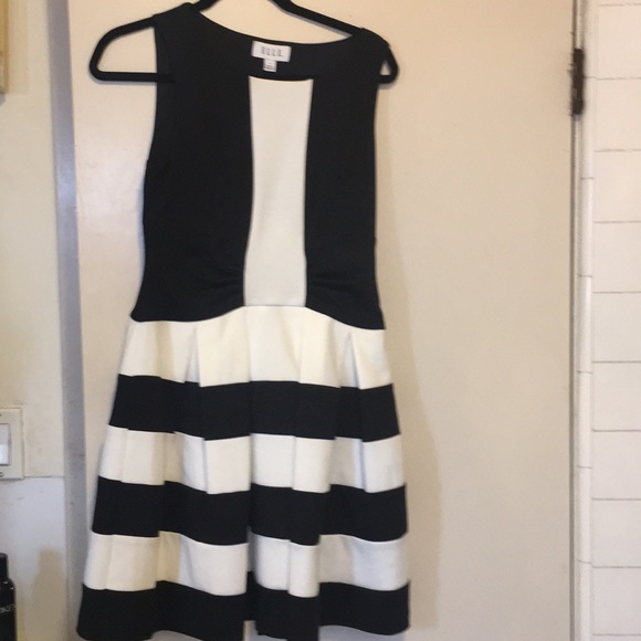 Elle Dresses & Skirts - Very cute black and white size 6 sundress. NWT